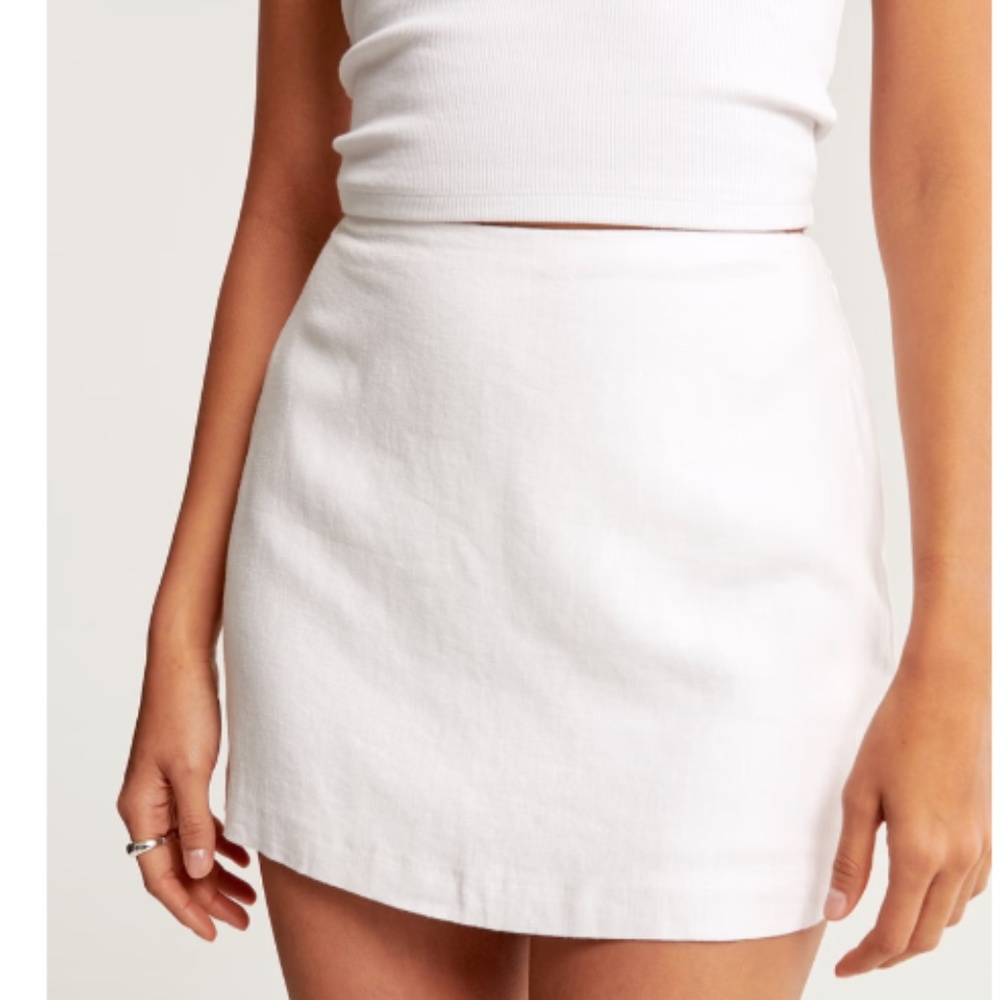 Abercrombie White Linen-Blend Mini Skort